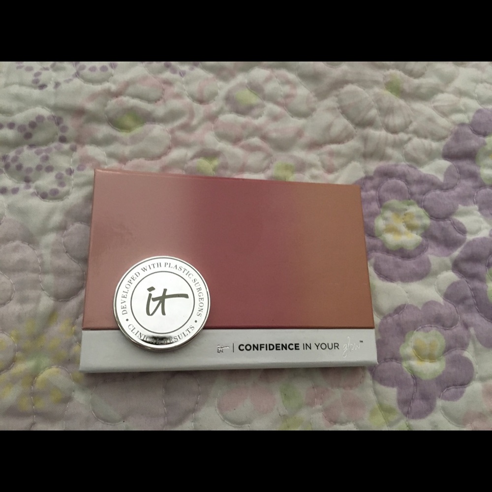It Cosmetics Blush, bronZer and highlighter